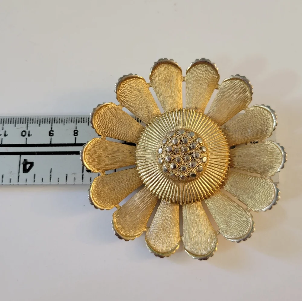 Vintage Sarah Coventry Sunflower Brooch Goldtone Large READ